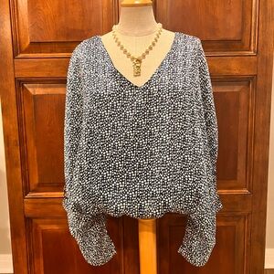 Tyche Navy and White batwing top with sheer sleeve - size Large